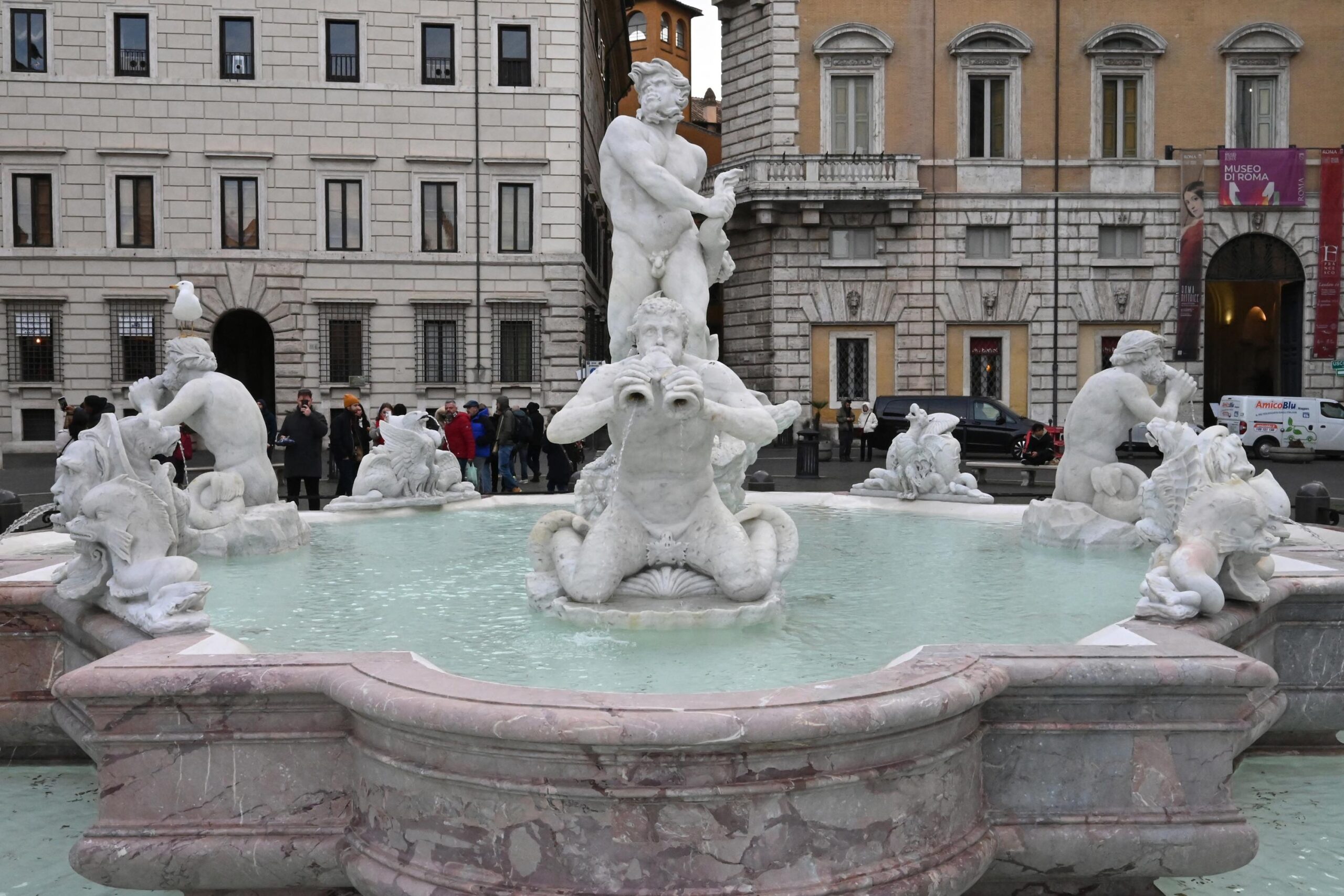 Roma, çeşmeler, Roma çeşmeleri, Trevi Çeşmesi, Piazza Navona çeşmesi, Piazza Farnese çeşmesi