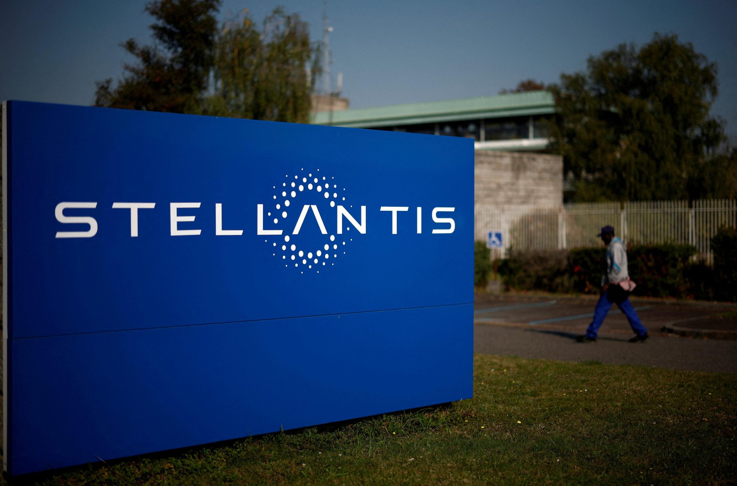 Stellantis, Termoli, İtalya, Elektrikli Araba Pilleri, Hibrit Modeller, Şanzıman Üretimi, Batarya Fabrikası, ACC, Toyota, Renault, Mirafiori, Metz, eDCT, İtalyan fabrikaları, Giorgia Meloni, Carlos Tavares, Fire motoru