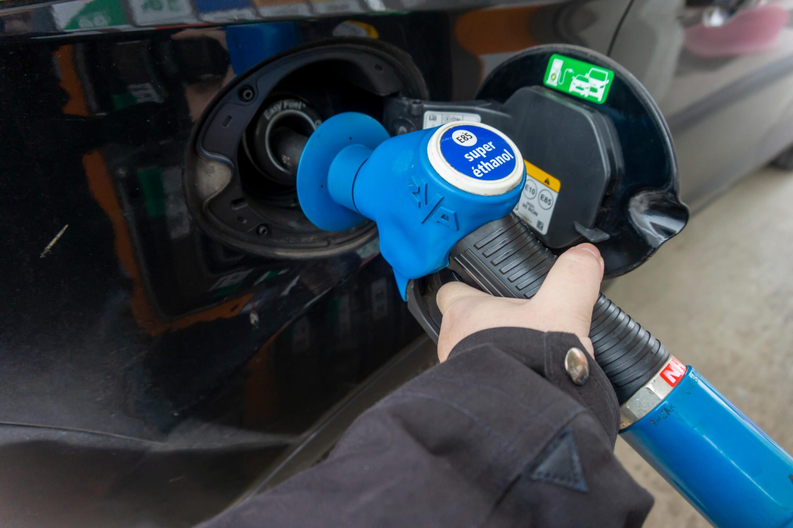 Süperetanol-E85, E85 yakıtı, ZFE, Crit'Air vinyetleri, Hava kirliliği, Yakıt maliyetleri, Araç dönüşümü, 40 Milyon Otomobilci derneği