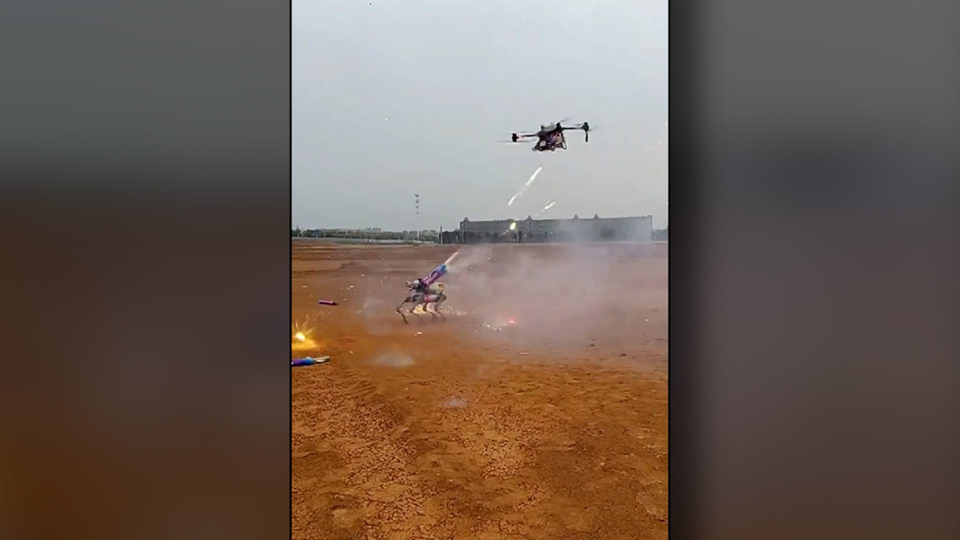 Robotik köpek, drone, havai fişek, Çin, bilim kurgu filmi, Video