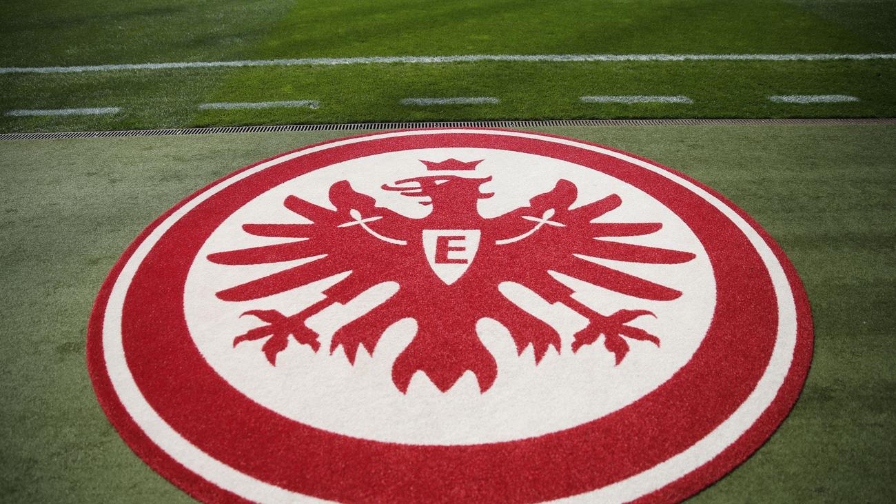 Eintracht Frankfurt, üye sayısı, spor başarıları, mali durum, futbol, Bundesliga, FC Bayern Münih, Borussia Dortmund, Omar Marmoush, Manchester City, Axel Hellmann, Bundesliga Frauen, FC Bayern Münih (kadınlar), kadın futbolu, profesyonellik, gelirler, maliyetler, yükümlülükler