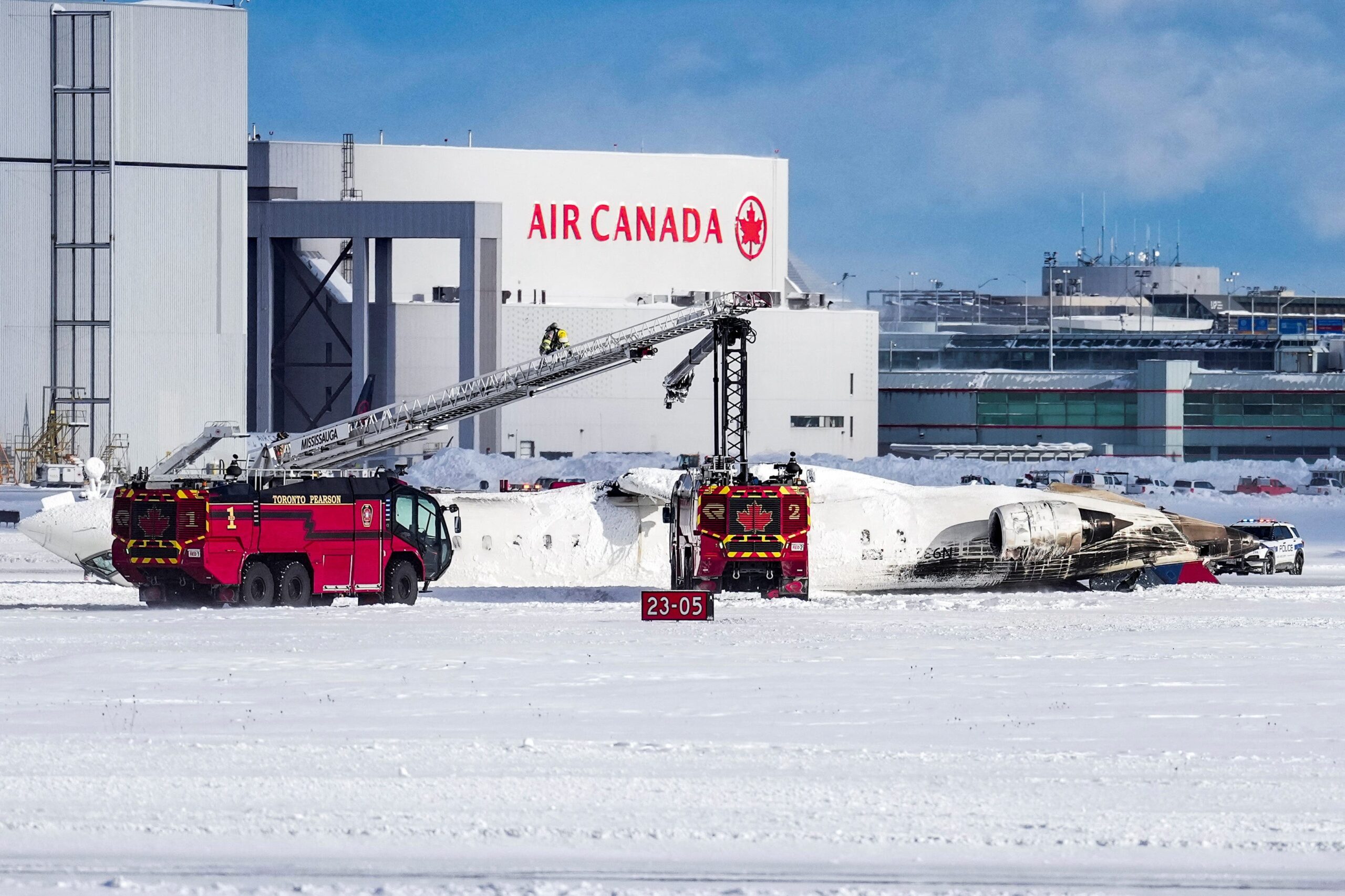 Toronto Pearson Uluslararası Havaalanı, Delta Air Lines yan kuruluşu uçak kazası, Delta Flight 4819, Minneapolis/St. Paul, Kanada havalimanı, hiç ölüm yok, Ulaştırma Güvenlik Kurulu, Kanada, fotoğraf, video, uçak üst üste, canlı, Potomac Nehri, Ordu Black Hawk, Amerikan Havayolları bölgesel jeti, Kanada, Amerikan hükümeti, gerilim