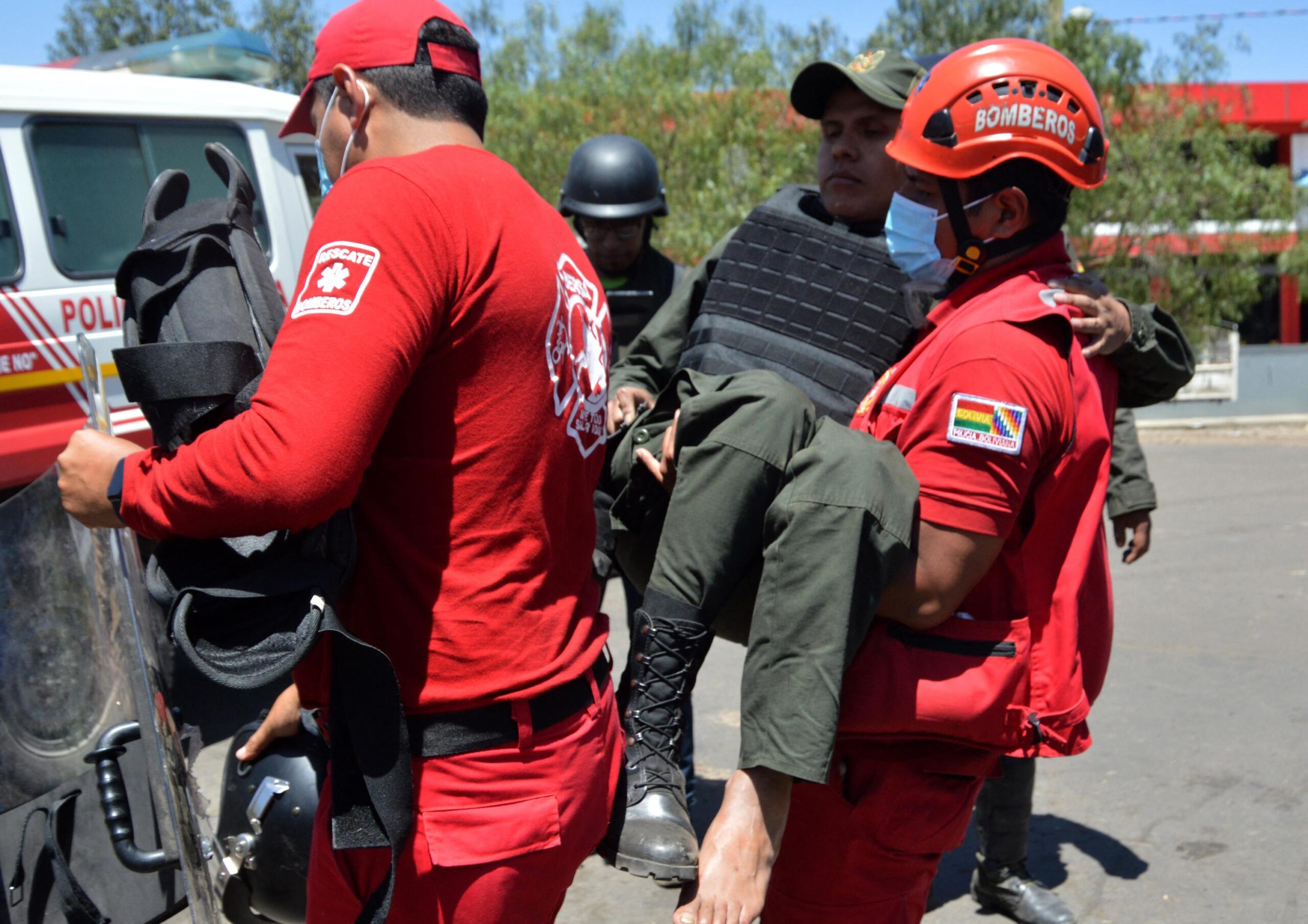 Bolivya, Otobüs kazası, Ölüm, Yaralanma, Trafik kazası, Hız limitini aşma, Polis, Yol güvenliği