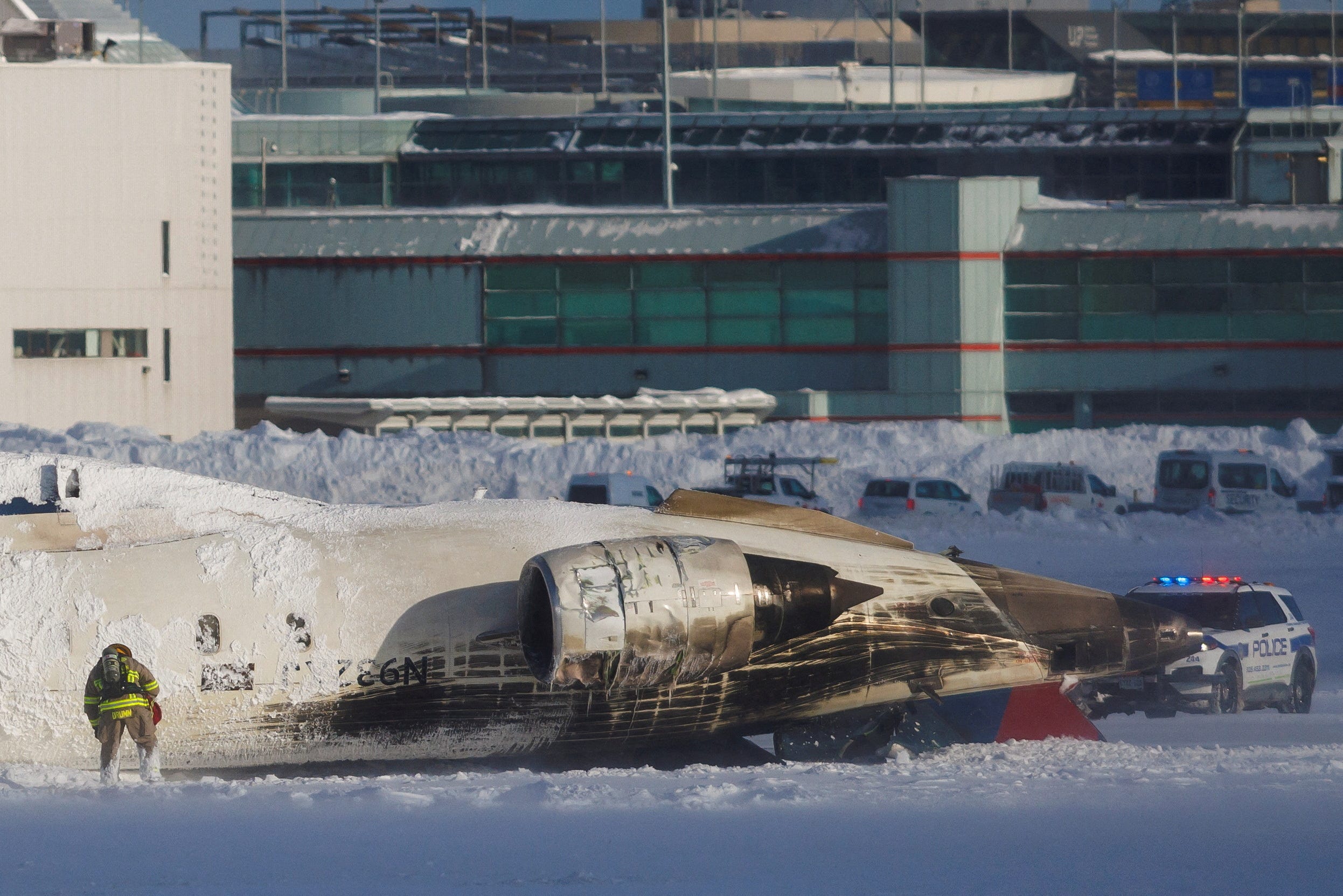 Delta jeti kazası, Toronto jet kazası, FAA destek personeli işten çıkarmaları, 2025 uçak kazaları, ABD uçak felaketleri, ölümcül uçak kazaları, havacılık güvenliği endişeleri, Delta Air Lines kazası, Minneapolis/St. Paul Havalimanı, Toronto Pearson Uluslararası Havalimanı, Kanada uçak kazası