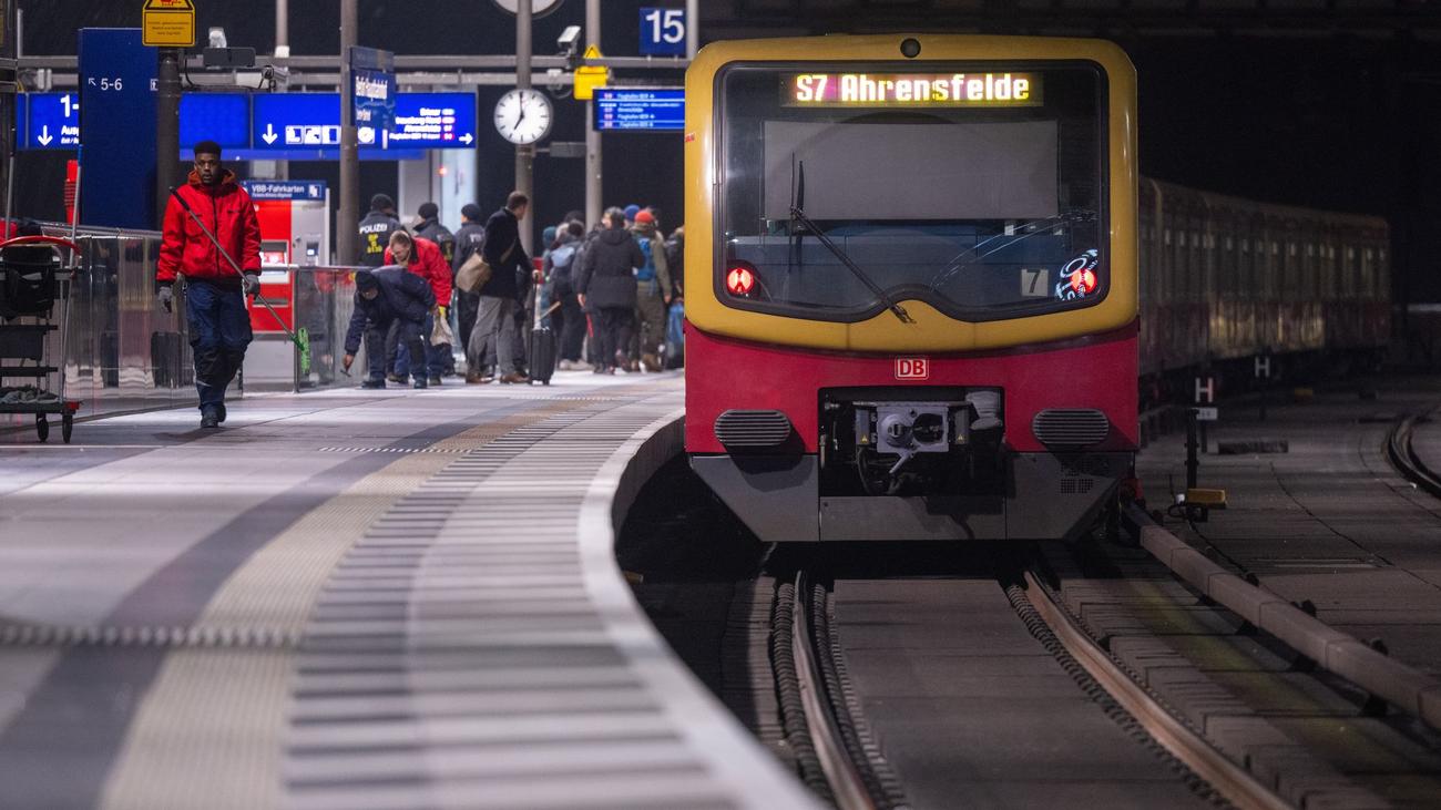 Berlin Hauptbahnhof, S-Bahn, S3, S5, S7, S75, S9, Rauchentwicklung, Ausfälle, Verspätungen, Bundespolizei