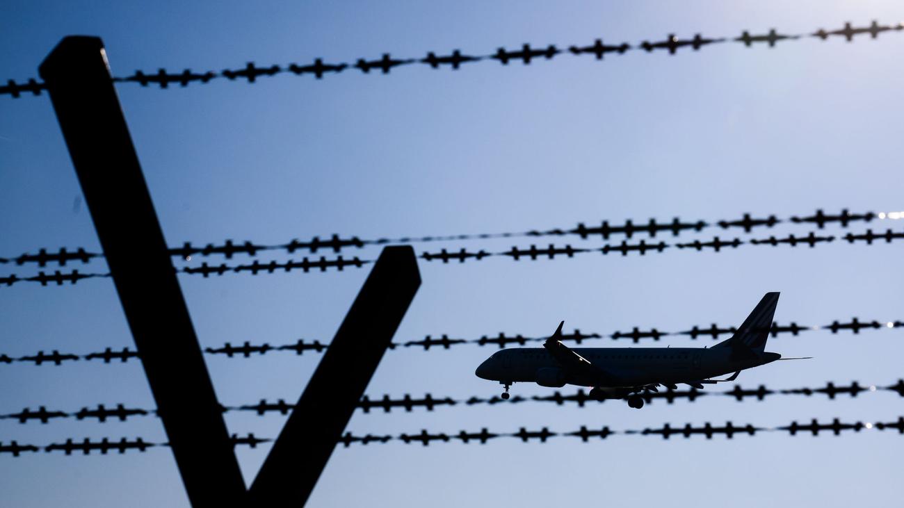 Irak, Abschiebung, Baden-Württemberg, Südwesten, Straftäter, Hannover, Freebird Airlines, Flightradar, Enteisen, Bagdad
