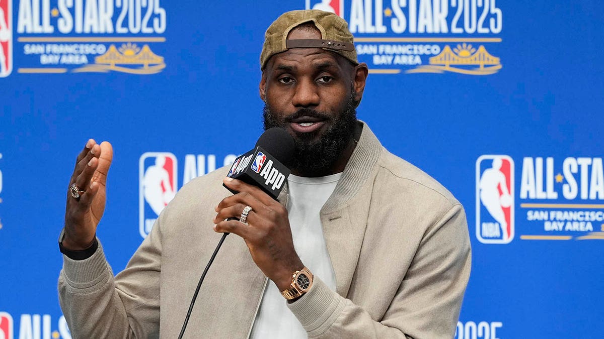 LeBron James, NBA All-Star Oyununu Kaçırdı, Ayak Sakatlığı, Draymond Green, Jalen Rose, Los Angeles Lakers, Takım Shaquille O'Neal, Mac McClung, Dunk Yarışması