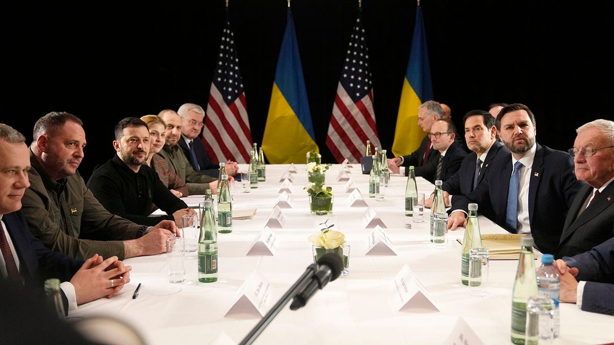 Zelenskiy, Ukrayna, ABD, Trump yönetimi, Beyaz Saray, Brian Hughes, Nadir toprak metalleri, Savunma sanayii, Nükleer sanayi, ABD Hazine Bakanlığı, Scott Bessent, ABD Ulusal Güvenlik Danışmanı Michael Waltz, Fox News Sunday, Marco Rubio, Emmanuel Macron, Paris, Gen. Keith Kellogg