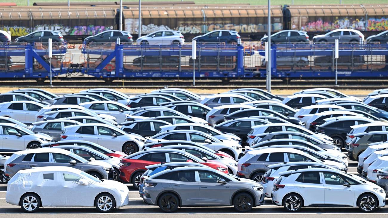 Almanya otomotiv endüstrisi, yabancı yatırımlar, yerel yatırımlar, VDA, FAZ, Manuel Kallweit, Ar-Ge yatırımları, üretim maliyetleri