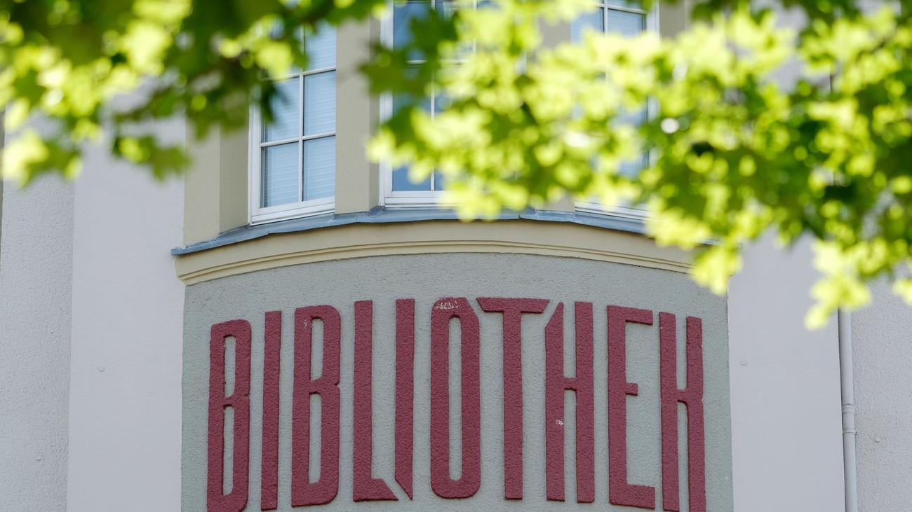 Belediye, Saksonya-Anhalt, Kütüphaneler, Finansman, Personel