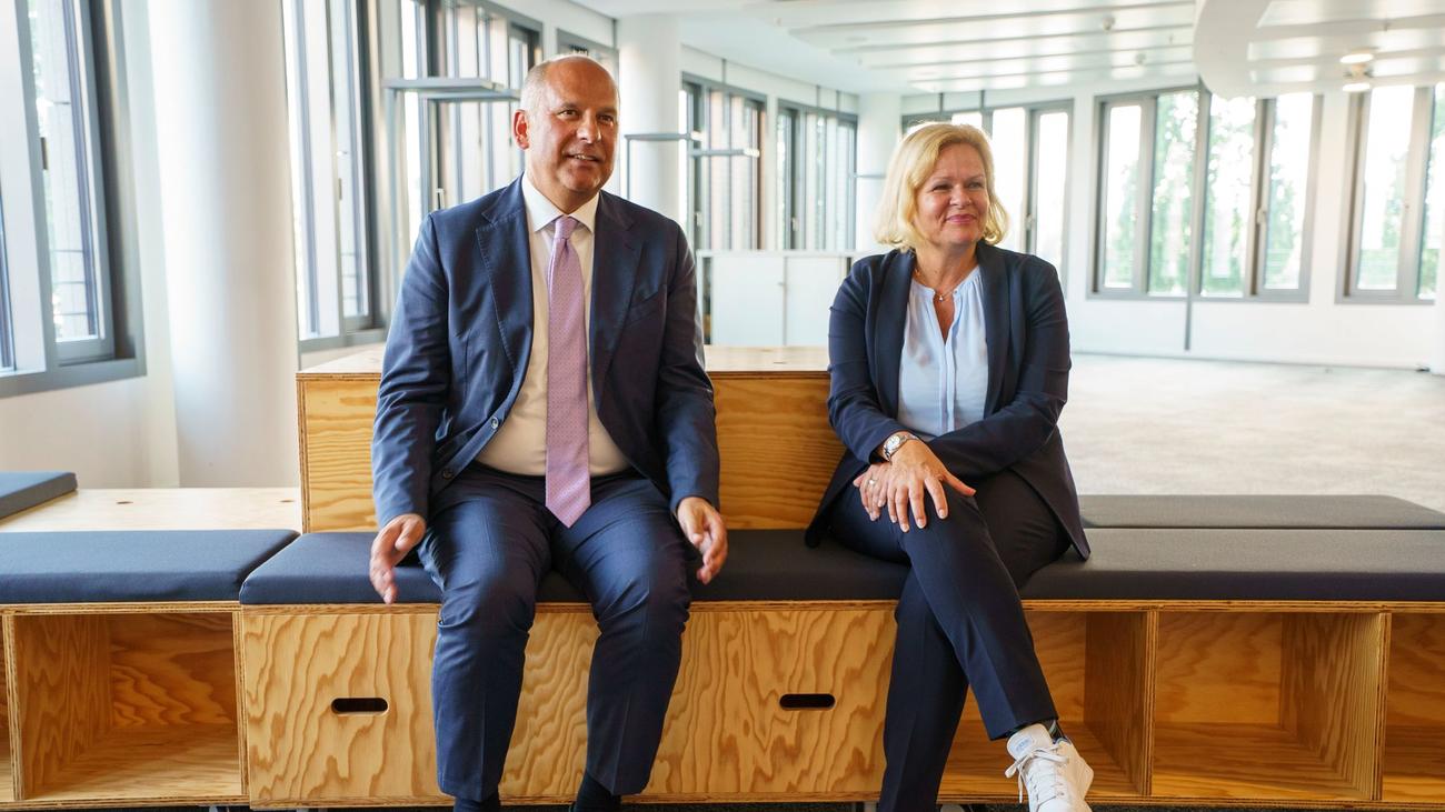 Hessen İçişleri Bakanı Roman Poseck, Bundesinnenministerin Nancy Faeser, Abschiebungsflüge, Türkei, Symbolpolitik, Migrationspolitik, Gefährder, Rückführung, Sicherheitsbedenken