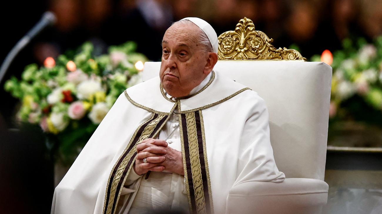 Vatikan, Papa Francis, sağlık durumu, solunum yolu enfeksiyonu, Gemelli Hastanesi, polimikrobiyal enfeksiyon, akciğer ameliyatı, Papa Francis'in yaşı, Papa Francis'in sağlık sorunları