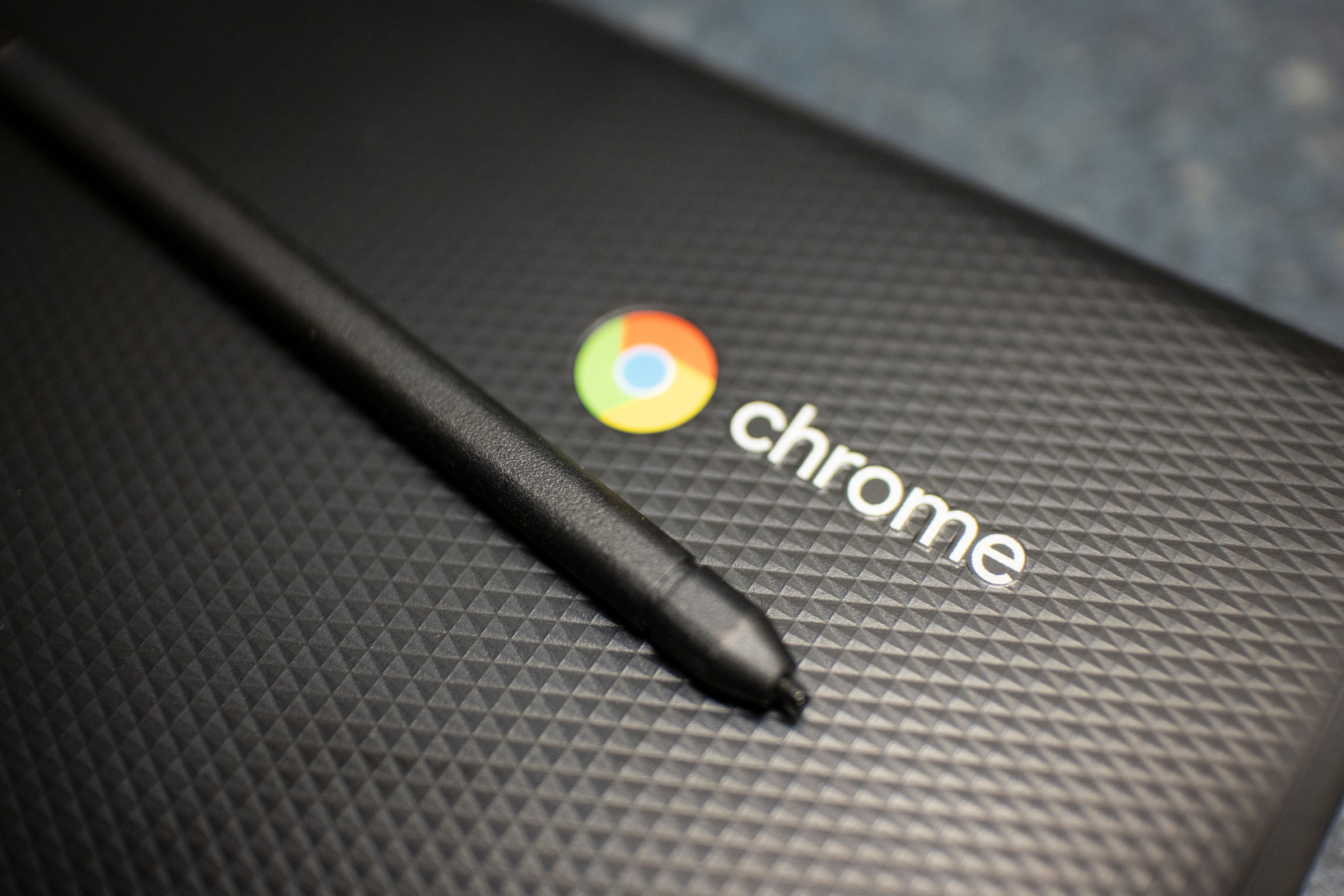 ChromeOS, Chromebook güvenliği, ChromeOS güvenlik özellikleri, Sandbox, Doğrulanmış Önyükleme, Yazılabilirliğe Yönelik Koruma, Google hesabı, Buluta dayalı uygulamalar