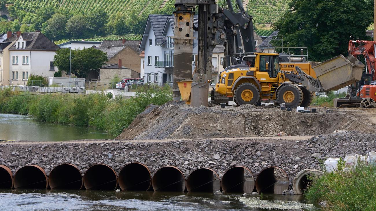 Sel felaketi, Ahrtal, Rheinland-Pfalz, Wiederaufbau, Finanzhilfen, Infrastruktur, Kommunen, Energieleistung, Städtebauförderung, Dorferneuerung, Ahrtalbahn, Bad Neuenahr-Ahweiler, Brücken, Kurzhaus, Karneval, Veranstaltungen