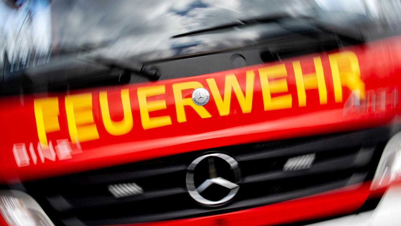 Höchst, Frankfurt, Geschäftsgebäudebrand, Feuerwehr, Rauchsäule