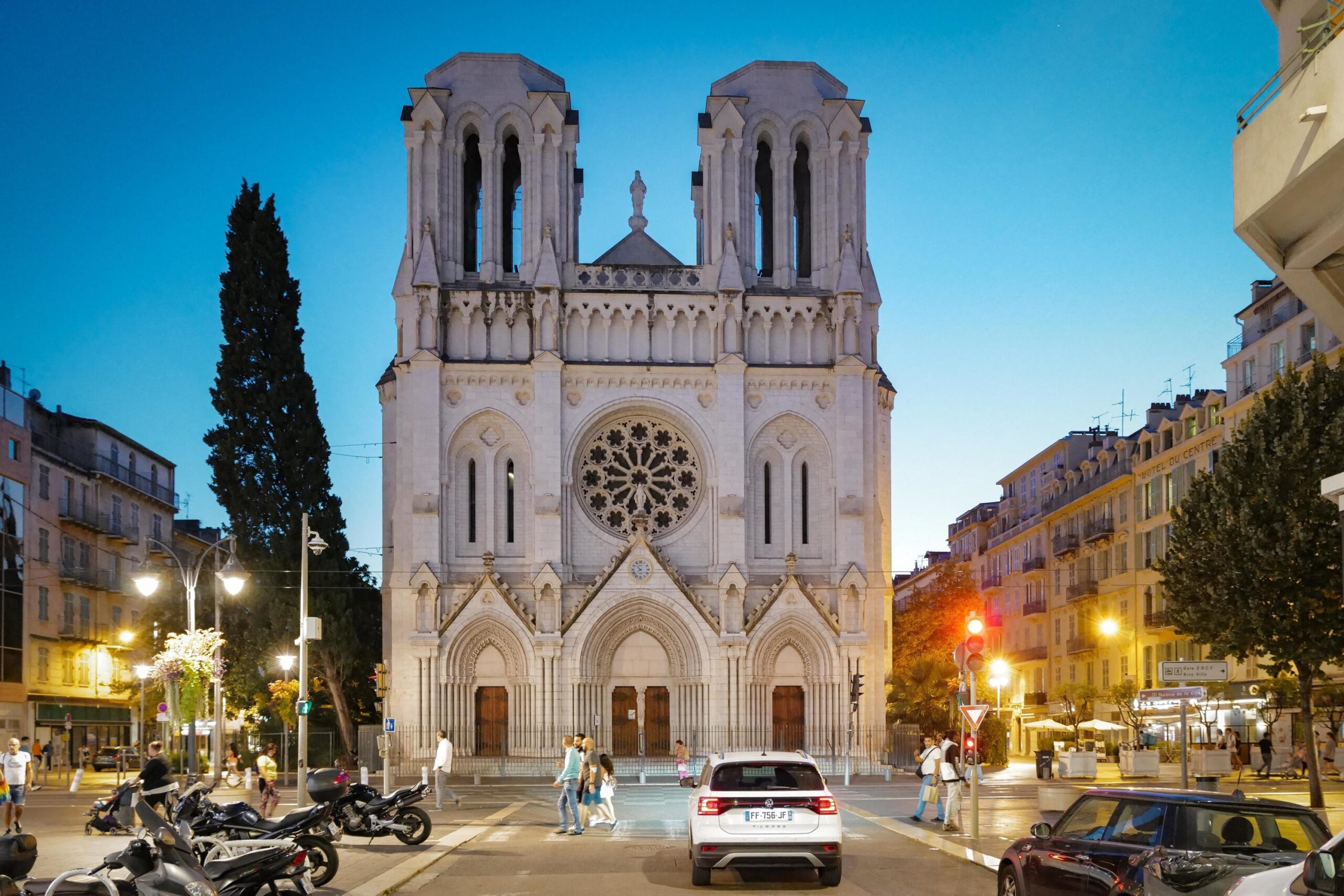 Notre Dame de l'Assomption Kilisesi saldırısı, Katolik Kilisesi, Terörizm, Nefret suçu, Dini nedenle ağırlaştırılmış saldırı, Nice piskoposluğu, UADF,