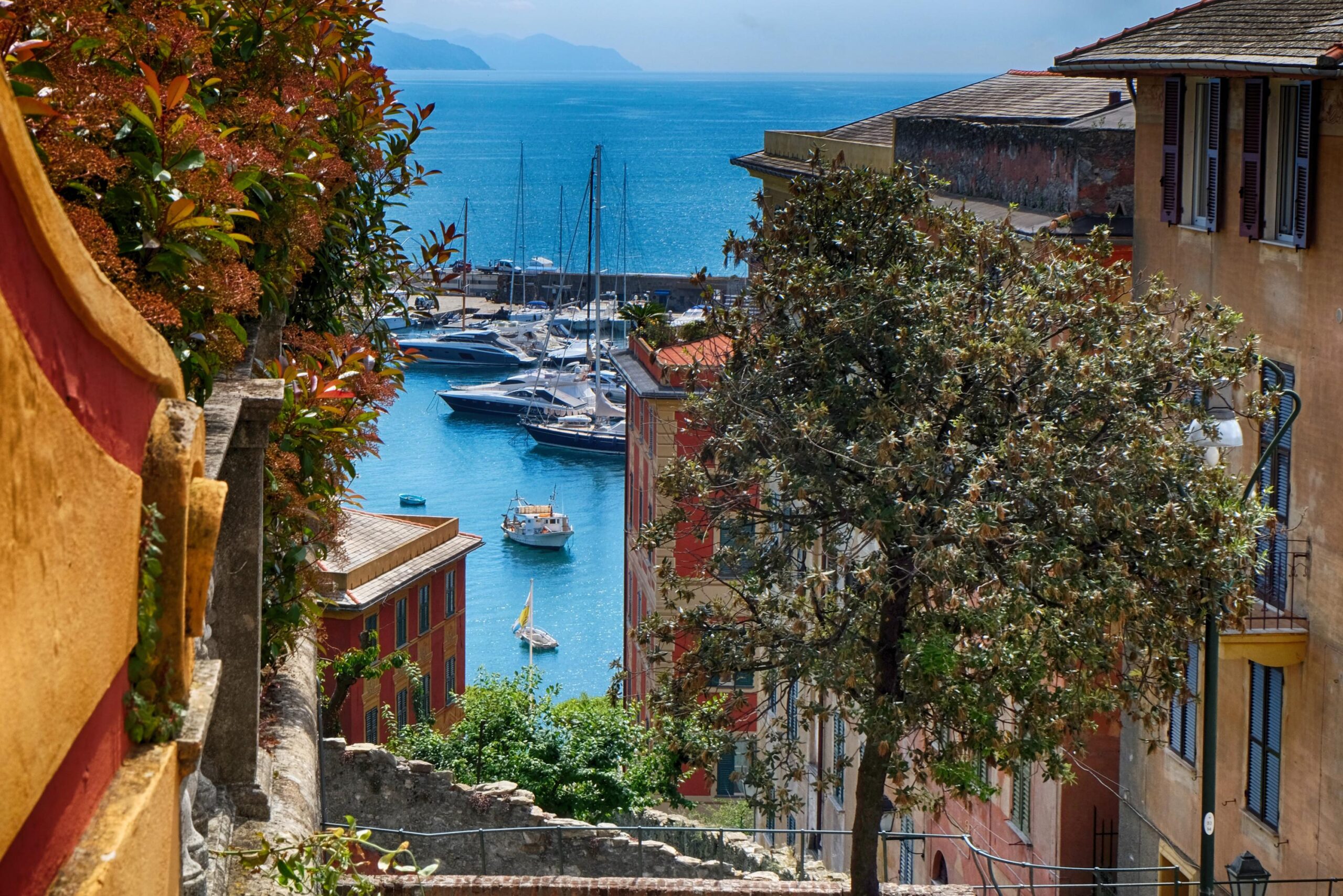 İtalya, Liguria, Cinque Terre, Portofino, Manarola, Corniglia, Vernazza, Monterosso al Mare, Camogli, Sestri Levante, Porto Venere, Tellaro, Parkı, Milli Parkı, Doğa Koruma Alanı, Bisiklet Parkuru, Yürüyüş Parkuru, Kayaç Tırmanışı, Su Sporları, Kış Sporları, Kayak, Yürüyüş, Bisiklet, Kano, Ligurya Deniz, Alpler, Apeninler