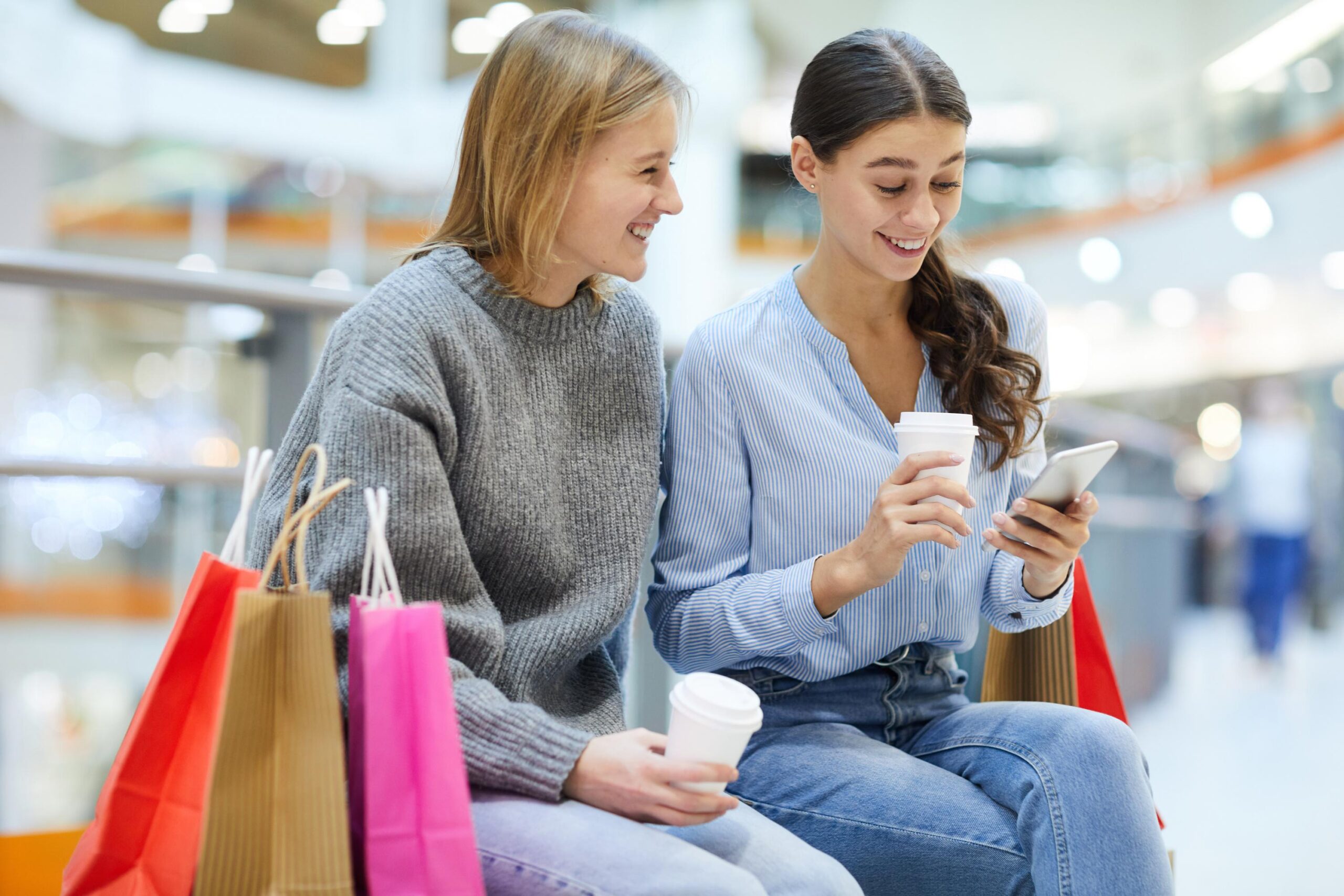 Genç Tüketim Alışkanlıkları, Pixpay, McDonald's, Apple, Shein, Vinted, Fast-food, Büyük Perakendeciler, Mobil Ödemeler, Gençlik Paradoksları