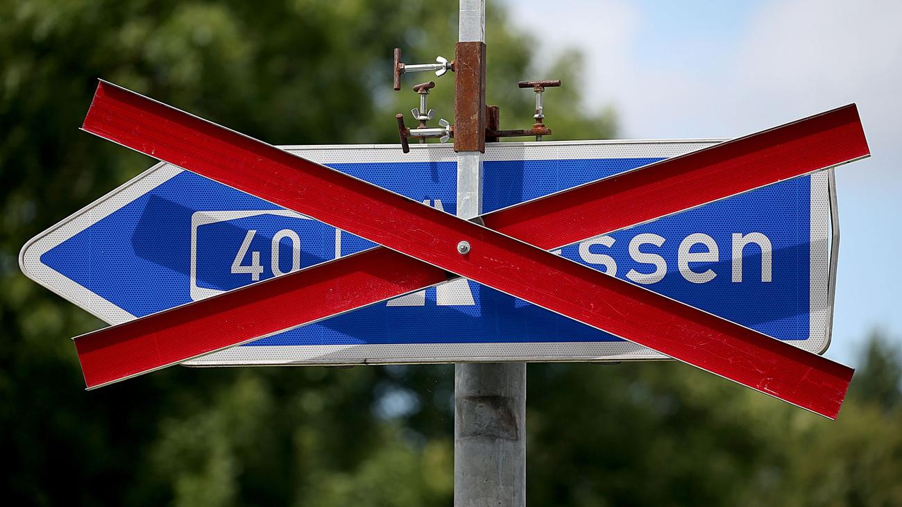 Duisburg-Kaiserberg Otoyol Kavşağı, Otoyol A40, Trafik Kısıtlamaları, Otoyol GmbH, Spaghetti Kavşağı, A3 Otoyolu, A40 Otoyolu, Ruhr Bölgesi, Trafik Yoğunluğu