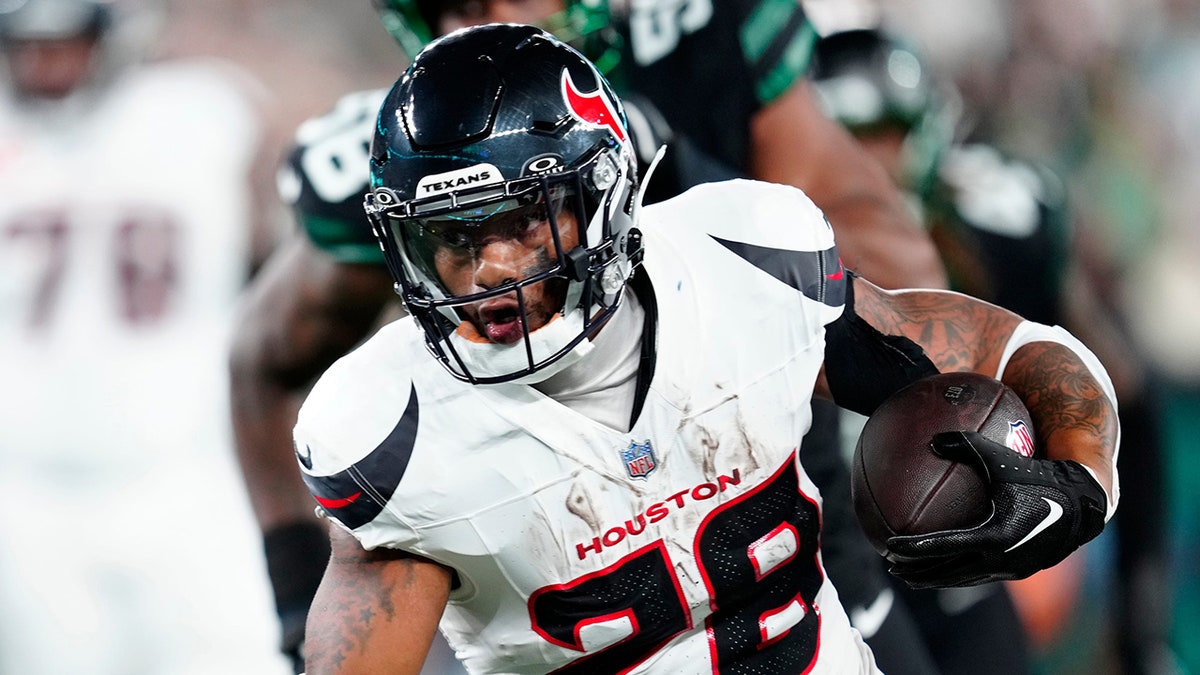 NFL,ジョー・ミクソン,ヒューストン・テキサンズ,カンザスシティ・チーフス,プレイオフ,ペナルティ,パトリック・マホームズ,クリスパルマ,マイレス・ギャレット,T.J.ハウシュマンザデ,スポーツイラストレイテッド,AP
