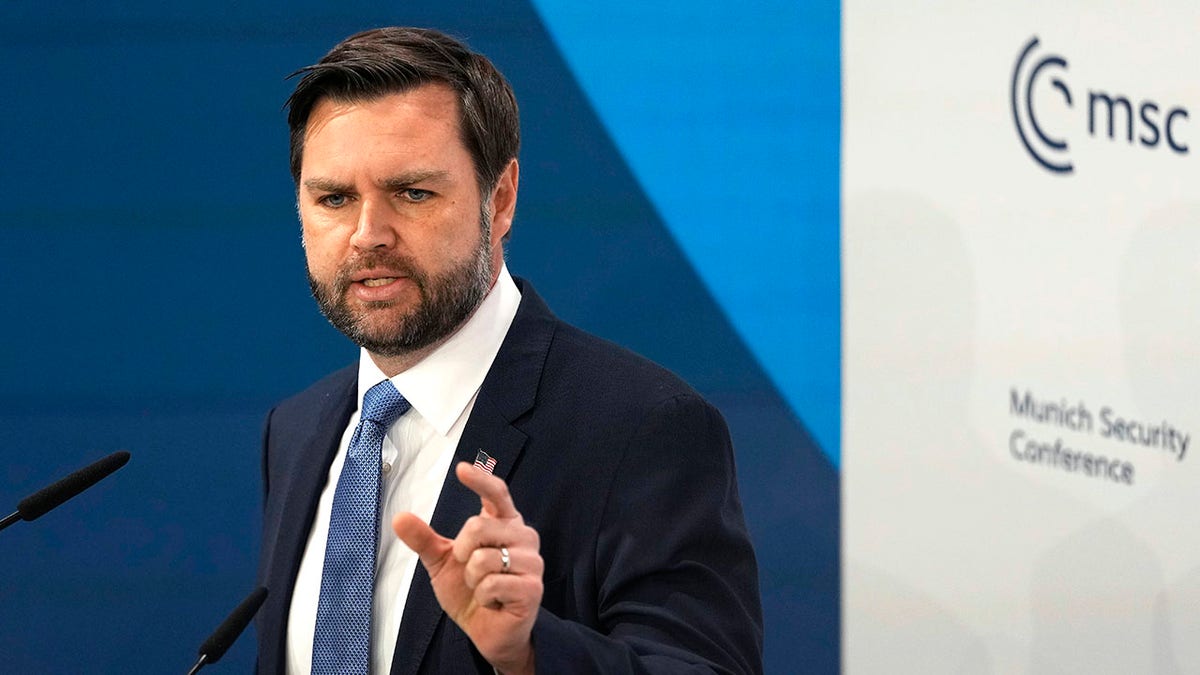 Anahtar Kelimeler: Anayasa hukuku uzmanı, Jonathan Turley, Başkan Yardımcısı JD Vance, Münih Güvenlik Konferansı, Almanya, sansür yasaları, aşırı sol, aşırı sağ, Amerika Haber Odası, CBS sunucusu, Holokost, ifade özgürlüğü, John F. Kennedy, Berlin, Demir Perde, Birleşik Krallık, Avrupa, Sovyet tarzı sansür, neo-Nazi hareketi