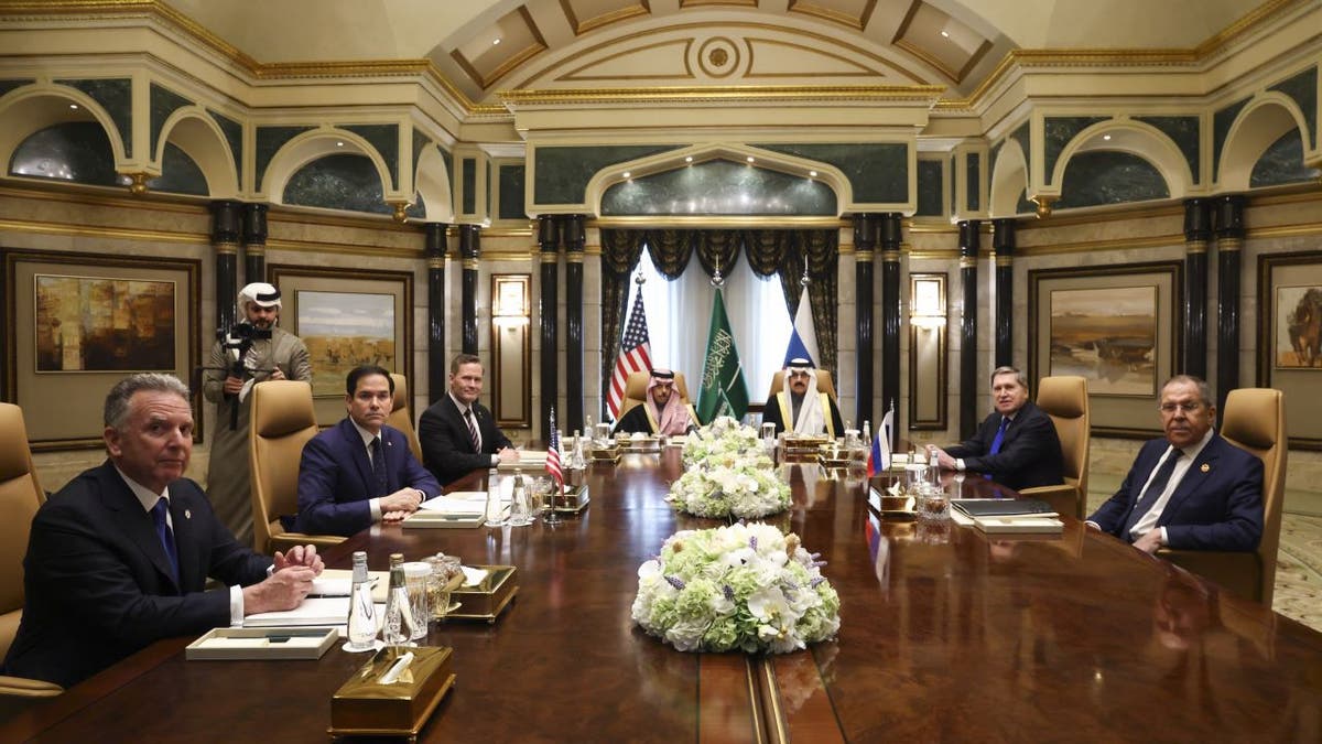Ukrayna, Putin, Trump, Rusya, Dışişleri Bakanı Sergey Lavrov, Dışişleri Bakanı Marco Rubio, Ukrayna Devlet Başkanı Volodymyr Zelenskyy, Dışişleri Bakanlığı sözcüsü Tammy Bruce, Temsilciler Meclisi Ukrayna grubu başkanı Brian Fitzpatrick, ABD elçisi Steve Witkoff, Başkan Yardımcısı JD Vance, İngiltere Başbakanı Kier Starmer