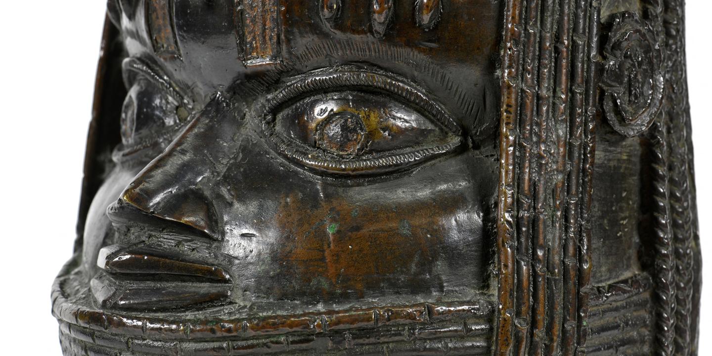 Hollanda, Nijerya, Benin Bronzları, Wereldmuseum, 1897 yağması, İngiliz askerleri, Tarihi haksızlık, Kültürel miras, Olugbile Holloway, Eppo Bruins