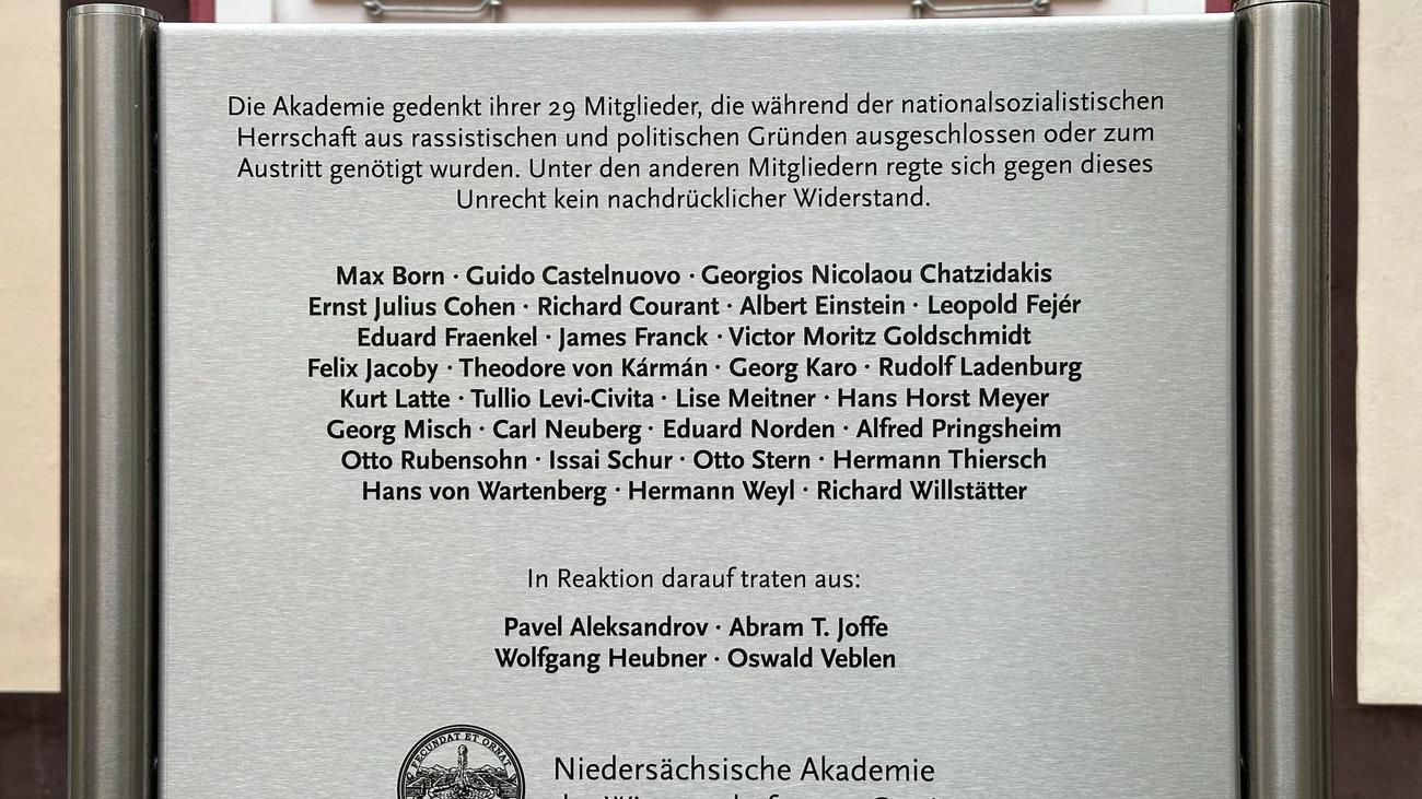 Nazi Almanyası, Göttingen, Anıt Plaka, Bilimadamları, Yahudi bilim insanları, Albert Einstein, Anıtın Çalınması, Göttingen Bilimler Akademisi, Daniel Göske, Tarihçi Désirée Schauz