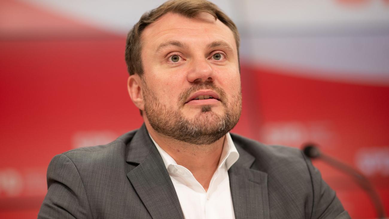 Brandenburg, Ekonomik Krise, Sanayi, Enerji Yoğun Firmalar, İnşaat Konjonktürü, Güneş Enerjisi Endüstrisi, Elektrik Fiyatları, Riva Çelik Fabrikası, Solarglas Üreticisi, Çinli Mallara Karşı Dumping, Ardagh Cam Fabrikası, ZF Otomotiv Fabrikası, Porsche, Almanya'nın Sanayisizleşmesi