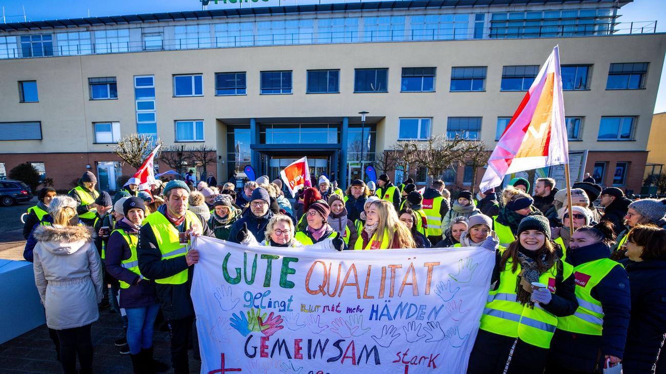 Sağlık, Hastane, Helios, Schwerin, Verdi, Warnstreik, Lohnsteigerung, Nachtarbeit, Personalmangel, Tarifverhandlungen