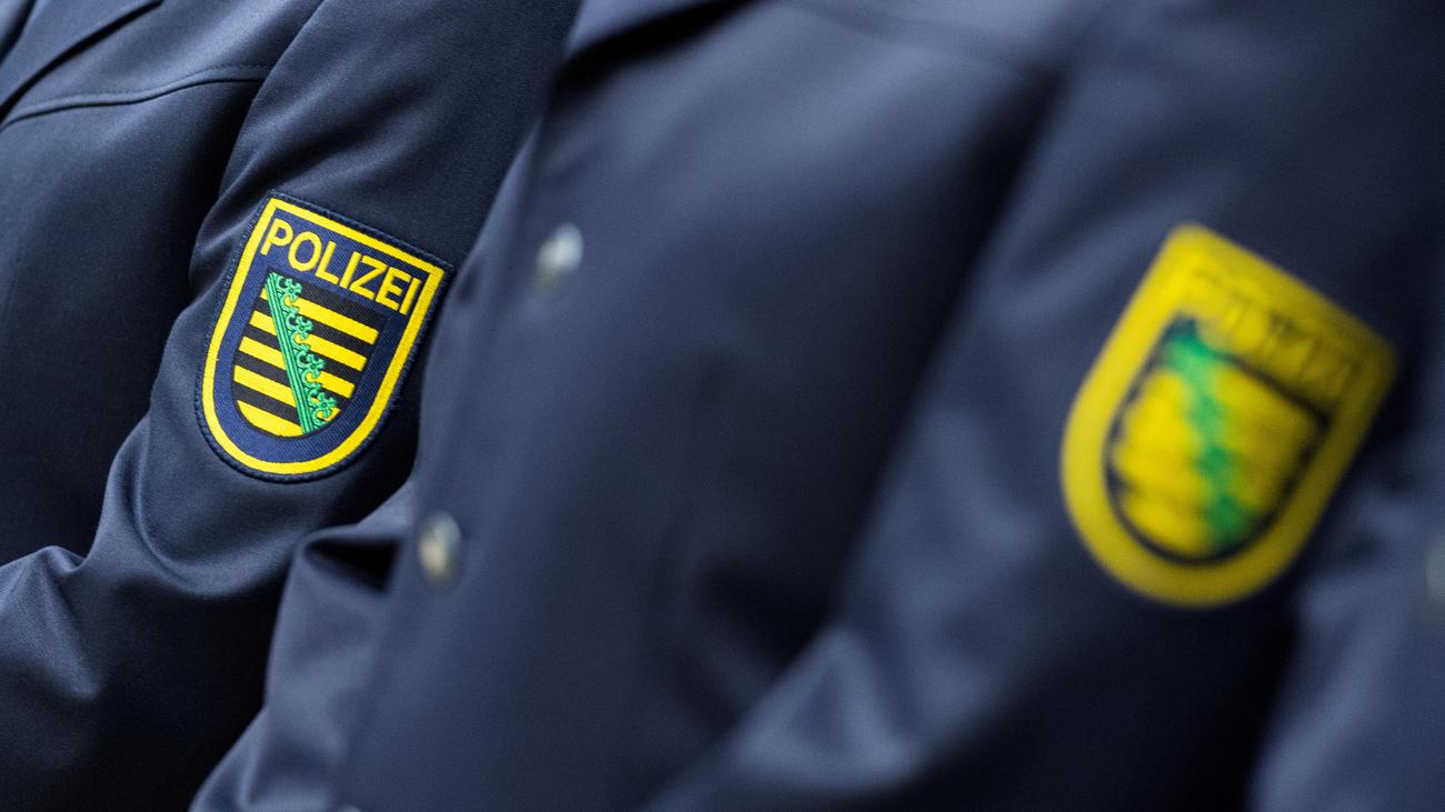 Saksonya polisi, aşırı sağcılık, ırkçılık, antisemitizm, anayasa düşmanı içerikler, Nazi selamı, Rothenburg polisi akademisi, Dirk Benkendorff