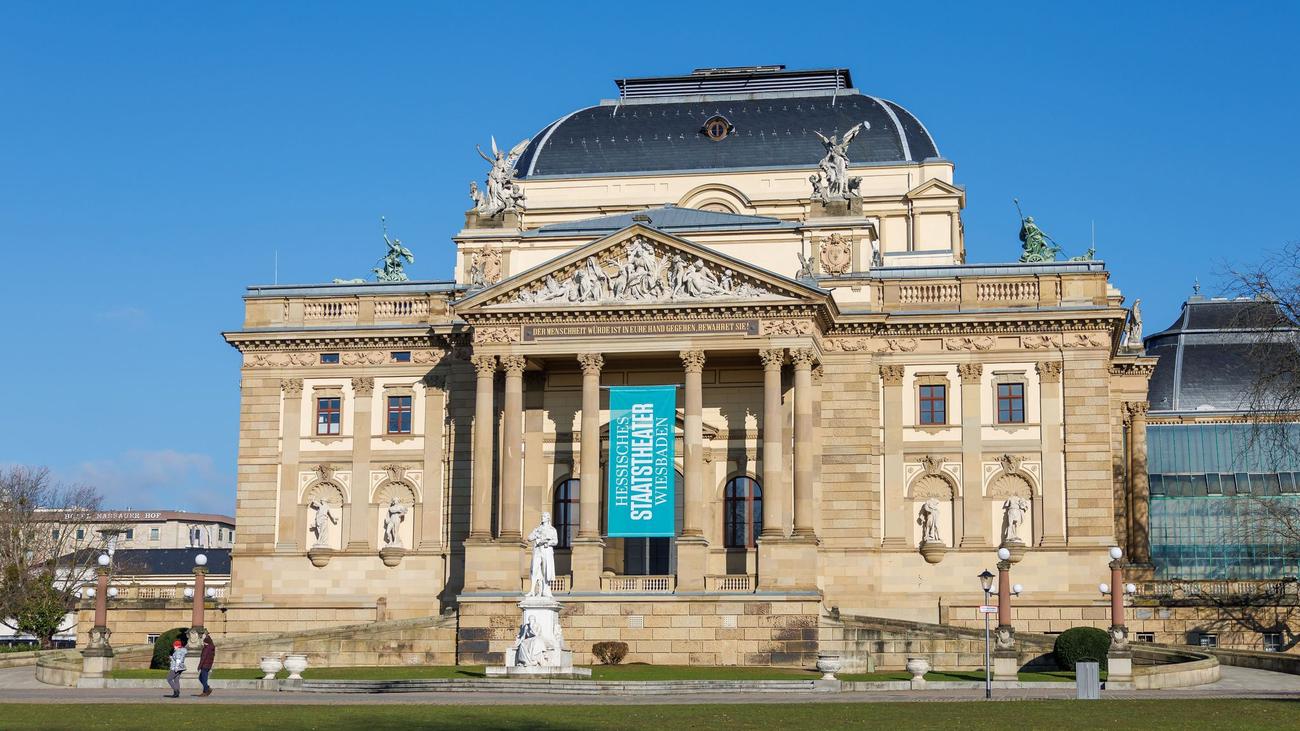 Wiesbaden, Uluslararası Mayıs Festivalleri, Tiyatro, Opera, Performans, Canlı Yayınlar, Dans Tiyatrosu, Çocuk Tiyatrosu, Dorothea Hartmann, Beate Heine, Hessisches Staatstheater, Gert-Uwe Mende, SPD, Bayreuth Wagner Bayramı, Almanya, 55 Prodüksiyon, Park am Warmen Damm, Georges Bizet, Die Perlenfischer, FC Bergman, Wiener Burgtheater, Hamlet, William Shakespeare, Memento Odesa, Odesa Filarmoni Orkestrası, The Visitors, Slasher Filmleri