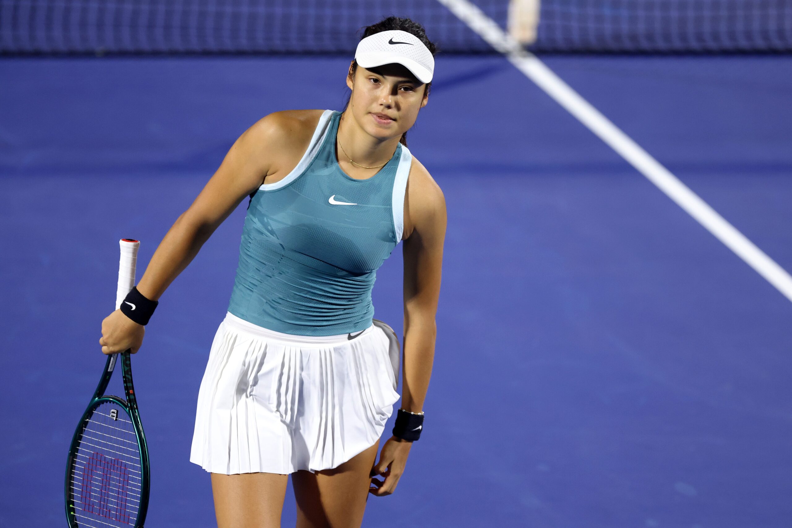 Emma Raducanu, Tenis, Dubai, İzleyici Çıkarıldı, Sabitlenmiş Davranış,WTA, Güvenlik, Karolina Muchova