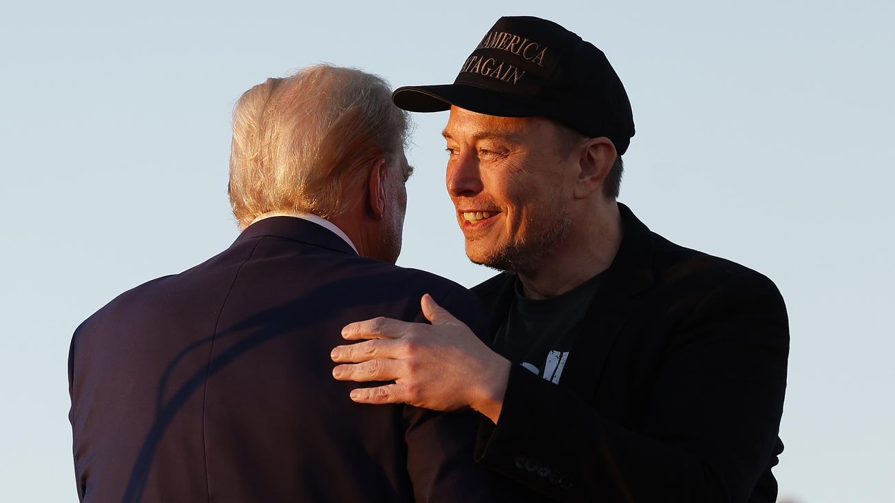 Oligark, Boris Berezovski, Rusya, Moskova, Kremlin, Samokvoretskiye, Jelzin, Anatoli Çubais, Totaliter Yanlısı Güç, Rusya'nın Şillerli Oligarşisi, LogoWas
