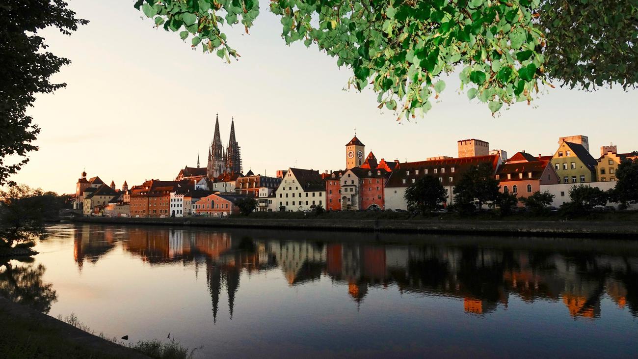 Arabisch/İslami Kültür Merkezi, Kaufhof, Regensburg, Gertrud Maltz-Schwarzfischer, SPD, Altes Rathaus, Kaufvertrag, Shop-in-Shop-Konzept, Barbershops, Halal-Lebensmittel, Unbekannte Investoren