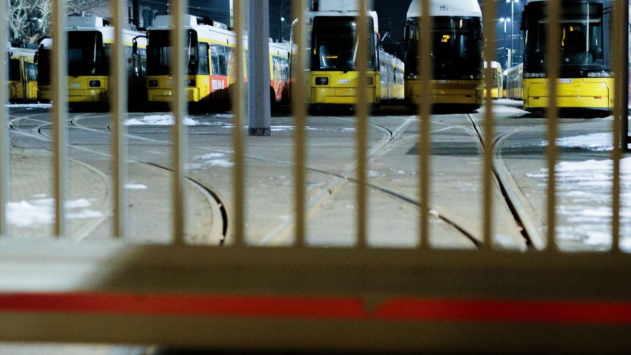 Berlin, U-Bahn, Bus, Tramvay, Grev, Trafik sıkışıklığı, VIZ, Marzahn, Lichtenberg, Spandau, Biesdorf, Stadtautobahn, S-Bahn, Adlershof, Tıbbi acil durum