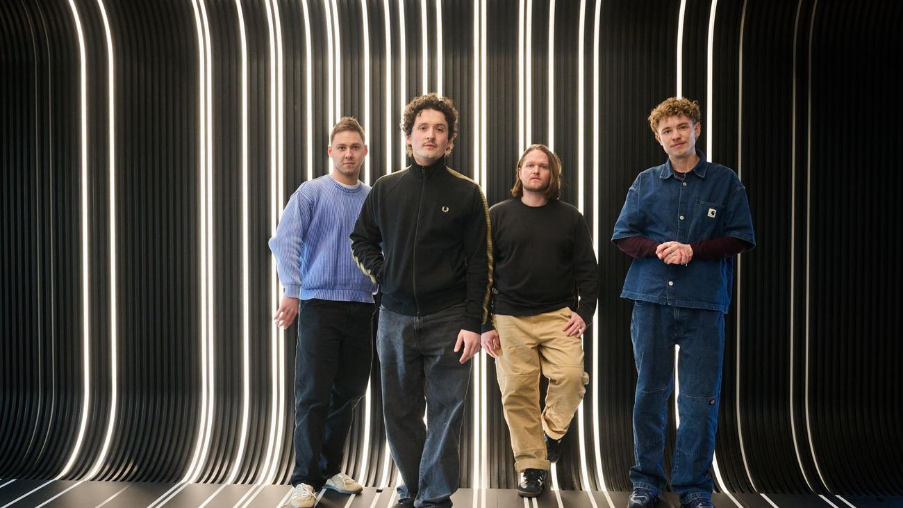 Provinz, Pazifik, Coming-of-Age-Album, Indie-Pop, Gitarre, Elektronik, Saxophon, Gesellschaftspolitische Themen