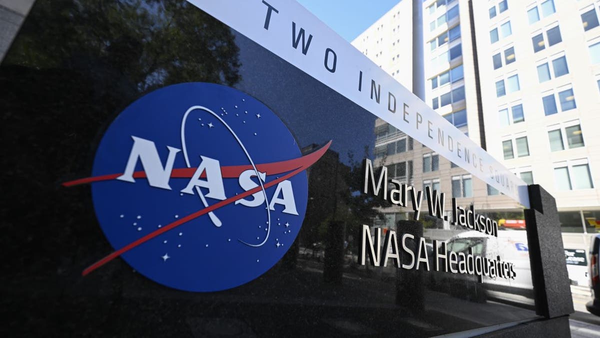 Asteroid 2024 YR4, NASA, Yıkım planı, Uzay kayası, Dünya'ya çarpisma ihtimali, Kennedy Uzay Merkezi, New York Post, Tehlikeli asteroid, Apophis