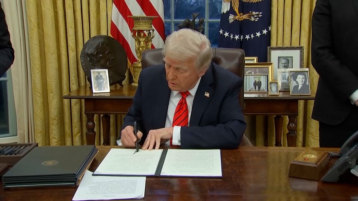 sınır güvenliği, yasadışı göç, Trump yönetimi, vergi mükellefi kaynakları, vatandaşların korunması, göçmen politikaları, Biden yönetimi