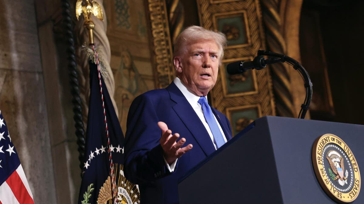 Donald Trump'un onay oranları, Başkan Trump'ın ikinci dönemi, onay oranları, Biden'ın onay oranları, Cumhuriyetçilerin onay oranları, Demokratların onay oranları, Bağımsızların onay oranları, Gallup anketi, Quinnipiac Üniversitesi anketi, Reuters/Ipsos anketi
