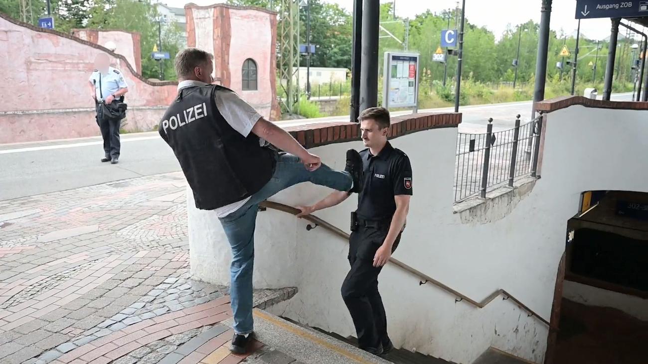 Katil zanlısı, 19 yaşındaki, Psikiyatri, Lüneburg Savcılığı, Mobil telefon, Uelzen İstasyonu, Faslı sığınmacı, Şizofreni, THC, Esrar, Marihuana, Skal-beyin travması, Adli tıp, Mahkeme, Cinayet, Gasp