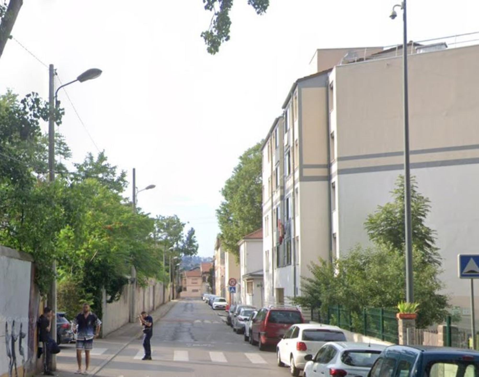 Oullins, patlama, silahlı saldırı, belediye başkanı, kamera, elektrik kesintisi, güvenlik, uyuşturucu ticareti, armoire elektrik
