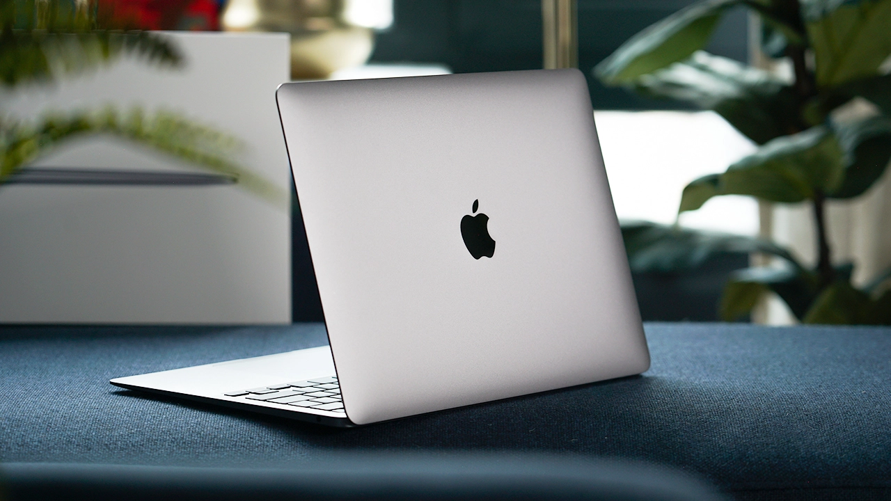 M4 MacBook Air, MacBook Air M4, MacBook Pro M4, MacBook Air vs MacBook Pro, Apple M4, Geekbench, Performans karşılaştırması