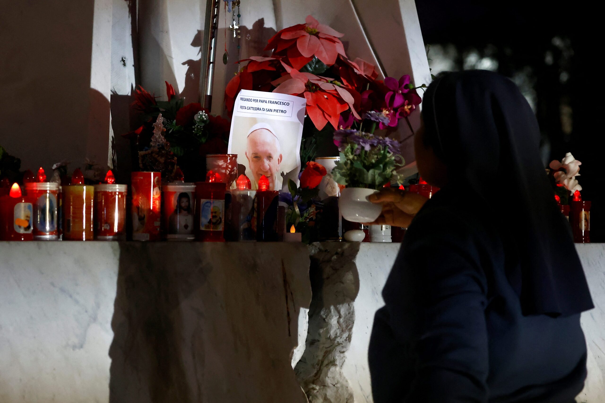 Papa Francis, Vatikan, Solunum krizi, Polimikrobiyal enfeksiyon, Çift taraflı zatürre, Bronşit, Anemi, Kan nakli, Kritik durum, Prognoz, Rahatsızlık