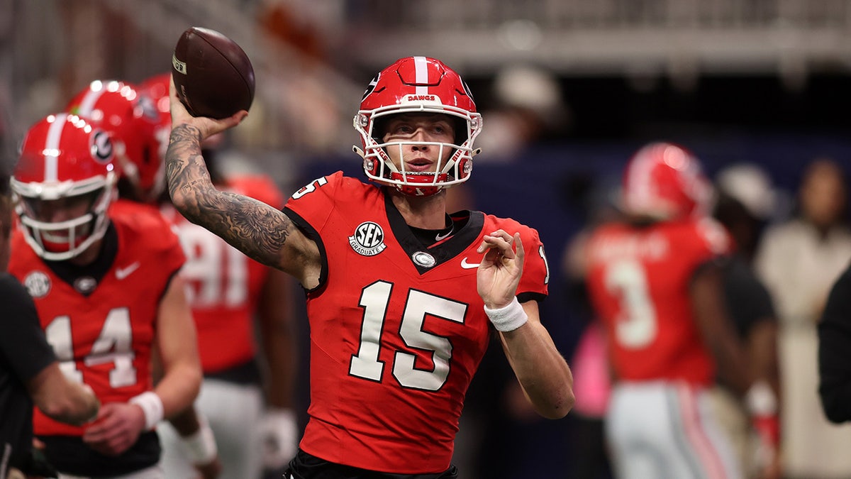 Carson Beck, Hanna Cavinder, Miami Hurricanes, Georgia Bulldogs, transfer, college football, NCAA, quarterback, Cam Ward, Fox News Sports, ilişkiler, futbol, basketbol, spor, üniversite, Miami Üniversitesi, Georgia Üniversitesi, dedikodular, karar, NFL, draft
