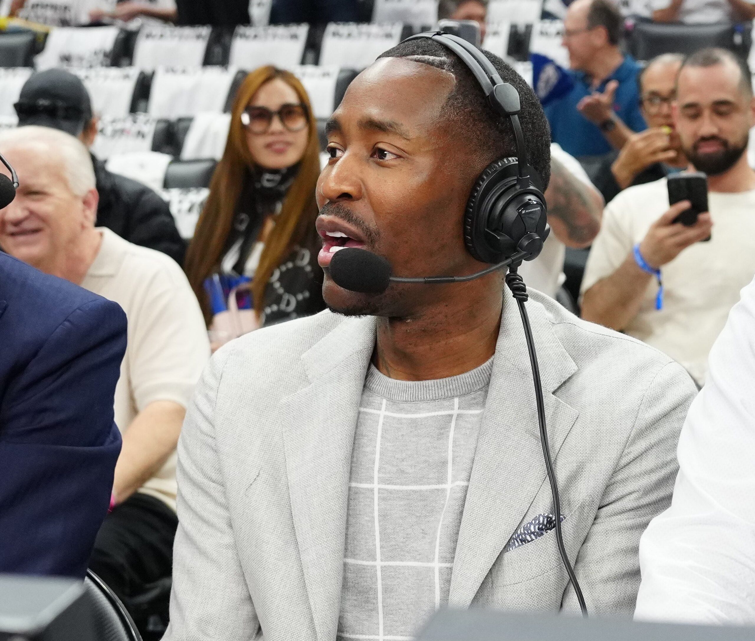 NBA, ManningCast, Courtside Crawsover, Jamal Crawford, Dexter Fowler, Alternatif Yayın, NBA League Pass, Blake Griffin, Wale, Basketbol, Televizyon, Reytingler, Adam Silver, Medya Hakları, HooperVision, CoachCast, Derek Fisher, Phil Handy, Adrian Griffin, Sara Zuckert, Minnesota Timberwolves, Los Angeles Lakers, Rockets, Heat, Cavaliers, Spurs
