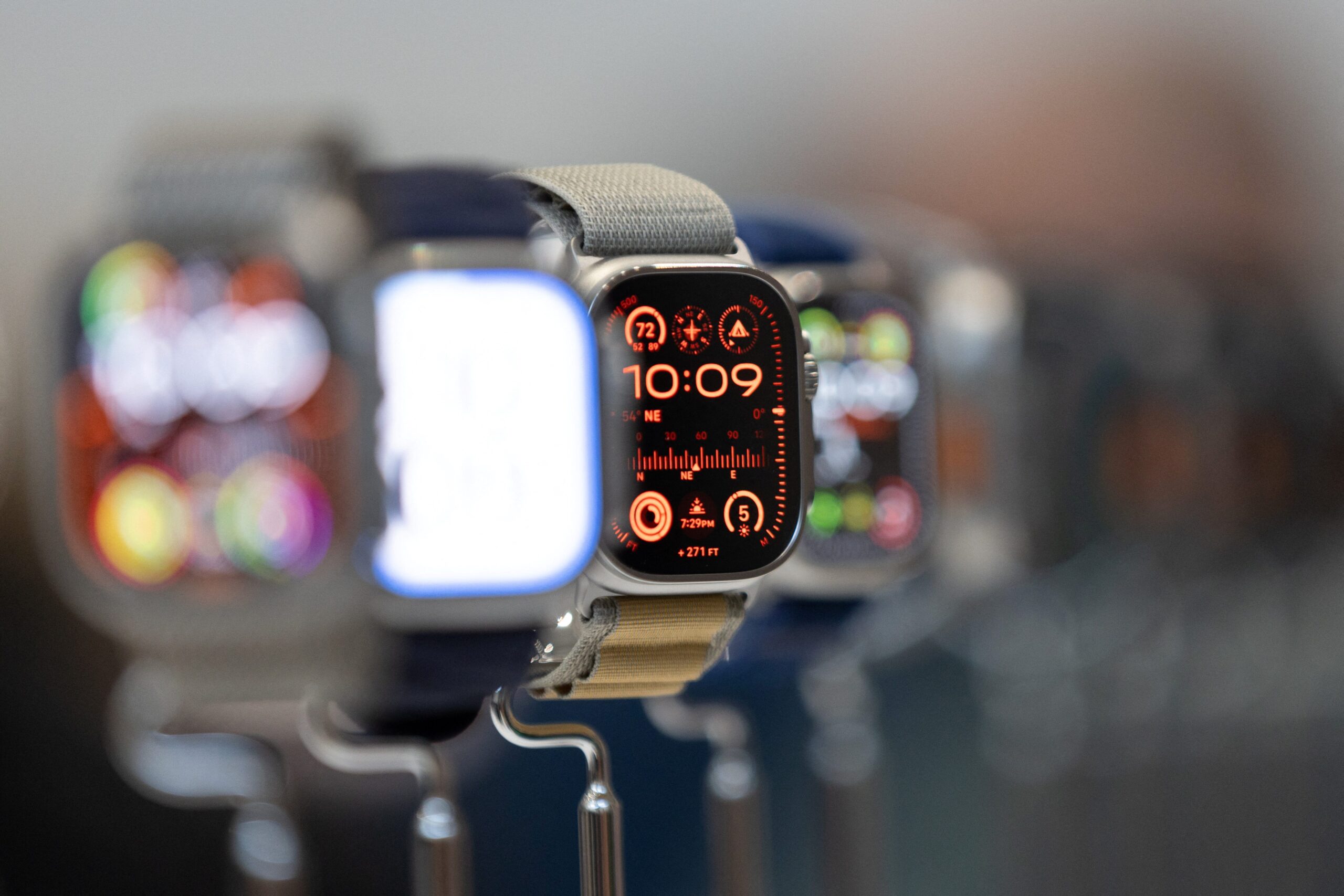 Elma, Apple Watch, Karbon nötr, Çevre dostu, Dava, Tüketici davası, Yanıltıcı reklam, Karbon dengeleme, Chyulu Hills Projesi, Guinan Projesi, Sürdürülebilirlik, Çevre, Ekoloji, Emisyon, İklim değişikliği, Apple AAPL.O, Yeşil pazarlama, Apple Watch Series 9, Apple Watch SE, Apple Watch Ultra 2, Amerika Birleşik Devletleri, Kaliforniya, Sahte iddialar, Çevresel etki, Tüketici hakları, Jonathan Stempel, Hugh Lawson, 25-02043
