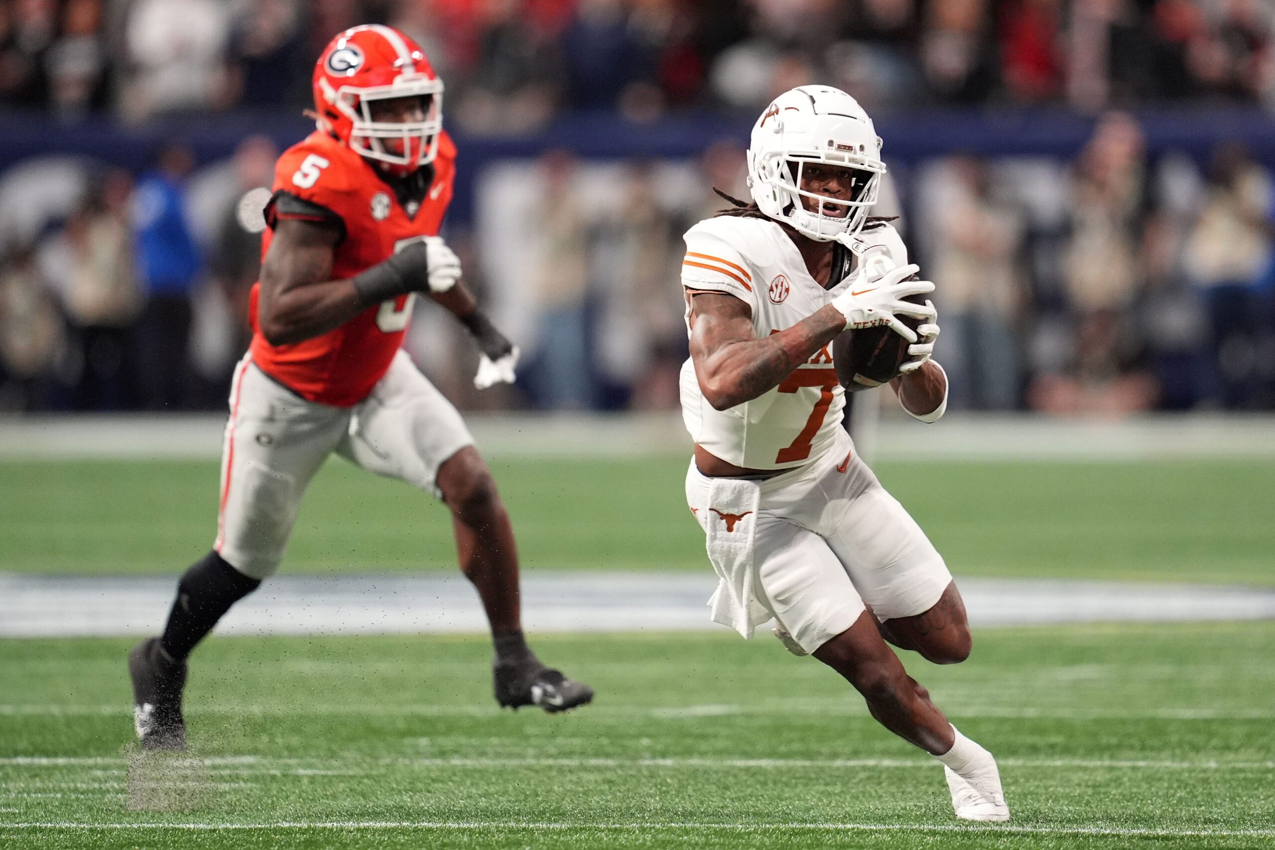 NFL Scouting Combine, 40-yard dash, Isaiah Bond, Xavier Worthy, Texas Longhorns, hız rekoru, NFL Draft, Steve Sarkisian, futbol, kolej futbolu, sporcu röportajı, hız testi, fiziksel özellikler, yetenek avcılığı, NFL taslağı, Amerikan futbolu
