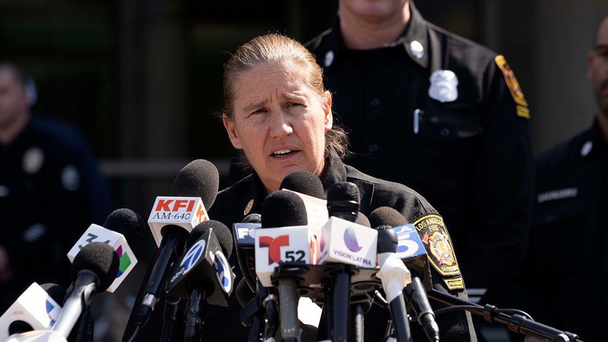Los Angeles İtfaiye Şefi, Kristin Crowley, Karen Bass, Belediye Başkanı, İtiraz, Görevden Alma, Ateşleme, Şehir Konseyi, Tartışma, Palisades Yangını, Ronnie Villanueva, Geçici İtfaiye Şefi, İtfaiyeciler, Sendika, Birleşik İtfaiyeciler, Los Angeles Şehri Yerel 112, Bütçe Kesintileri, Yangınla Mücadele, Şehir Tüzüğü, Yeniden Göreve Başlama, Bob Blumenfield, Güven, Görevden Alma Hakkı, FOX Haberleri