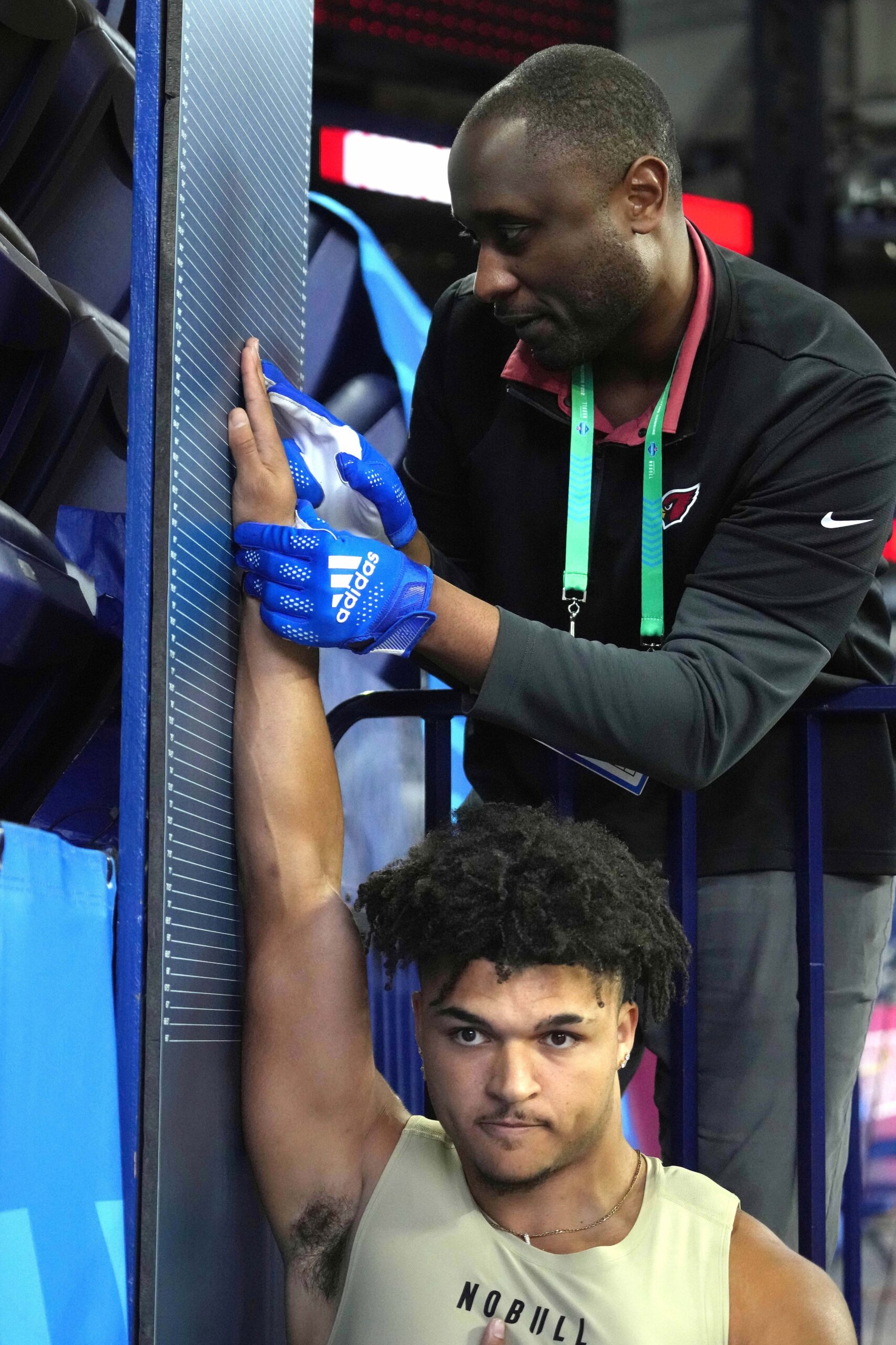 NFL Draft, NFL Scouting Combine, Futbol Yetenekleri, Oyuncu Değerlendirmesi, El Ölçüsü, Kol Uzunluğu, Kanat Açıklığı, Boy, Kilo, Wide Receiver, Ofansif Hat Oyuncusu, Quarterback, Pozisyon Gereksinimleri, Green Bay Packers, Will Campbell, Penei Sewell, Joe Burrow, Justin Herbert, Patrick Mahomes, Brandon Aiyuk, Kyle Pitts, Johnny Wilson, Brian Thomas Jr., Ladd McConkey, NFL Draft Analizi, NFL Takımları, Scout Raporları, Oyuncu Seçimi, Gelecek Vadeden Oyuncular, NFL Draft 2025
